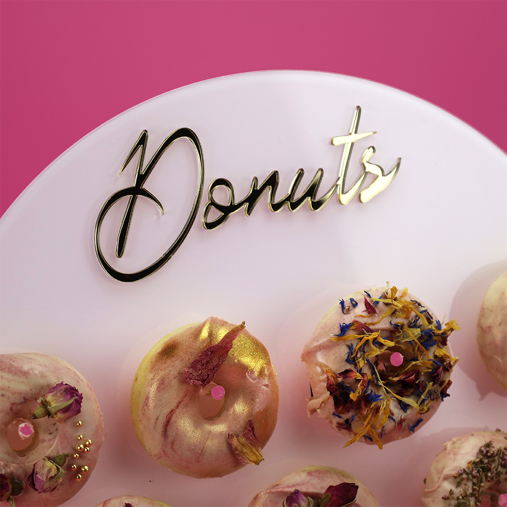 Stojak na pączki z plexi