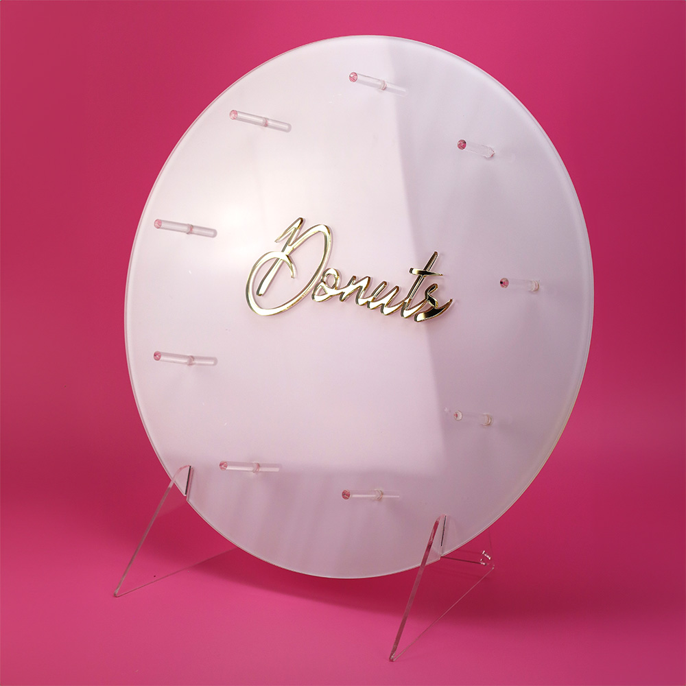 Stojak na donuty z plexi