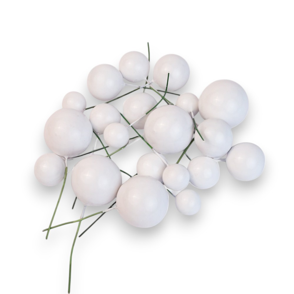 Białe kule do dekoracji tortów