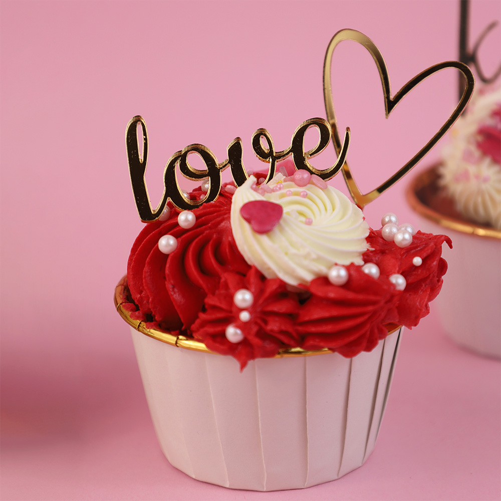 Złote ozdoby na babeczki