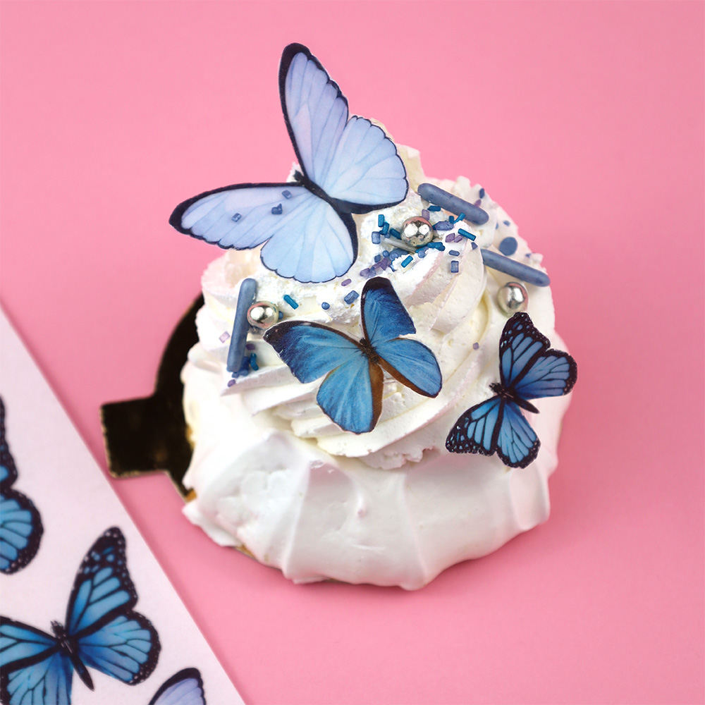 Niebieskie motylki z opłatka