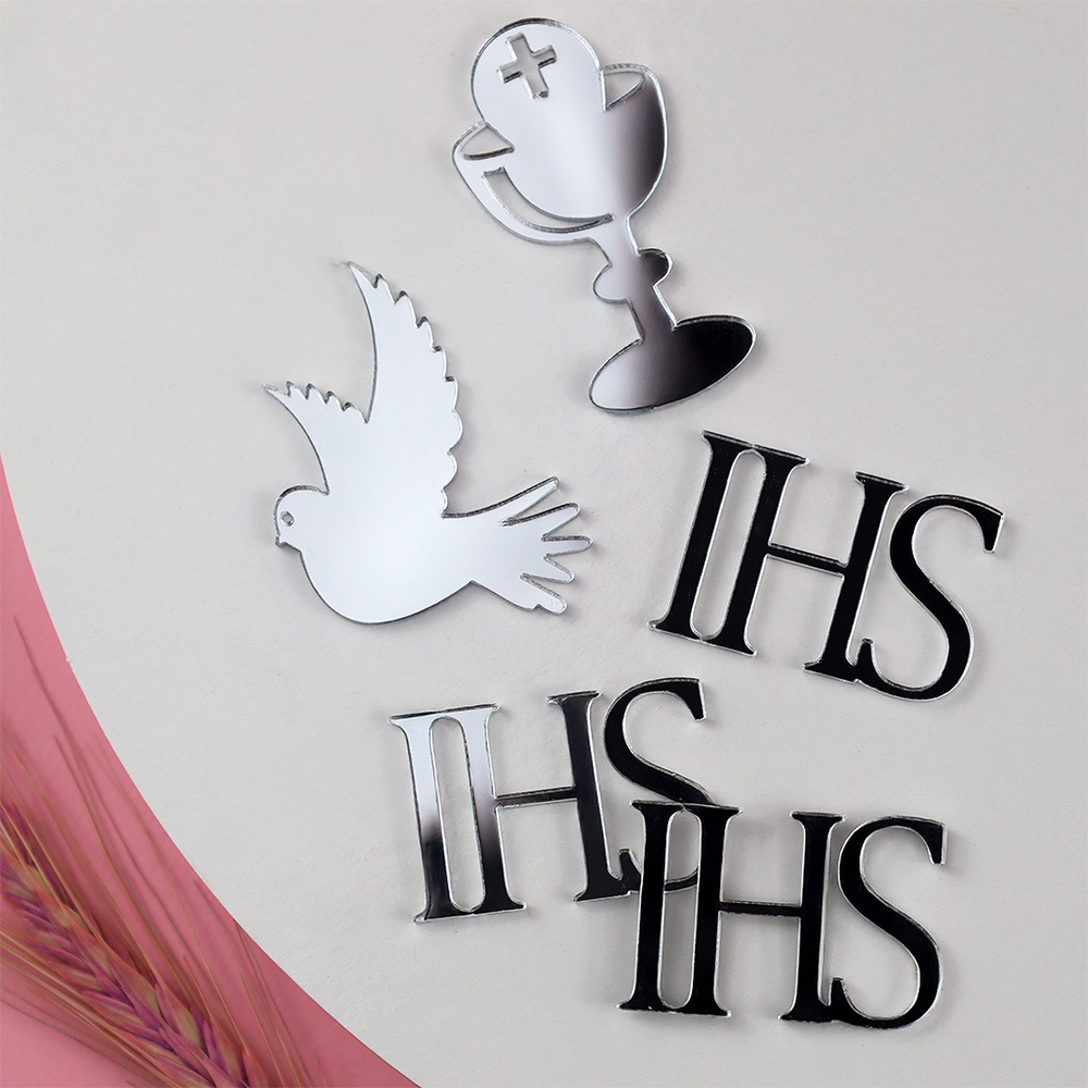 Srebrne dekoracje na babeczki komunijne