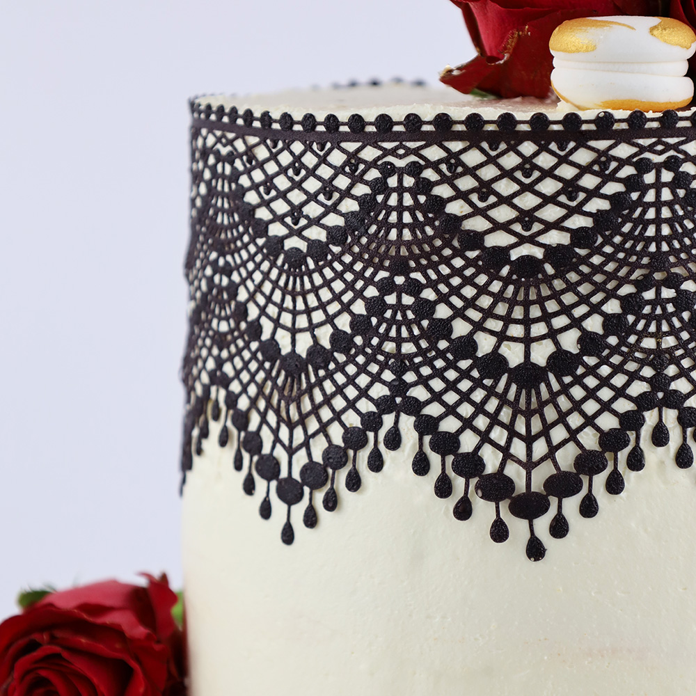 Czarna koronka cukrowa