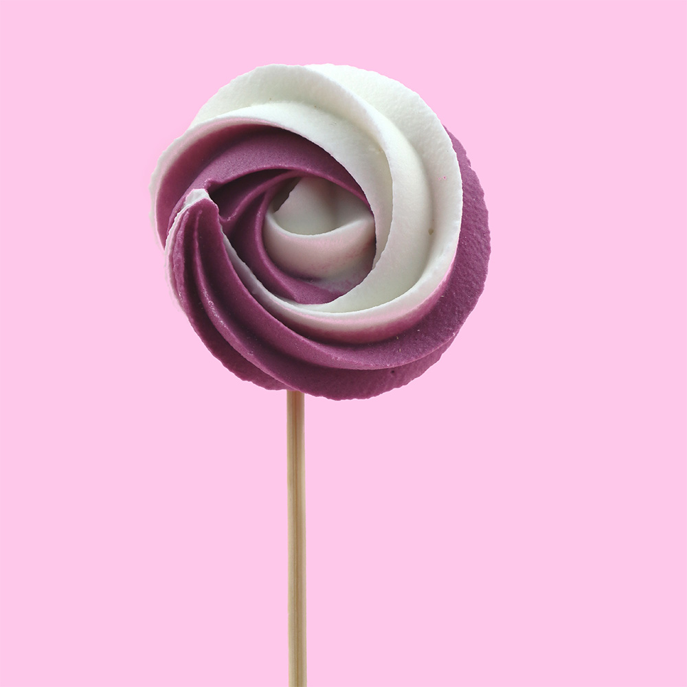 Biało-fioletowy lizak cukrowy beza