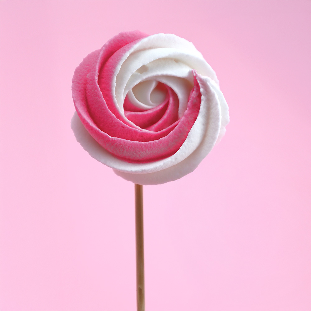 Biało-różowy lizak cukrowy beza