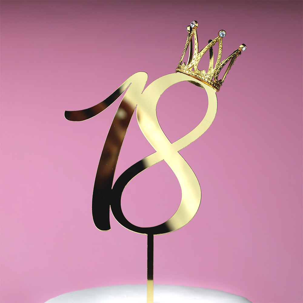 Złoty topper z koroną