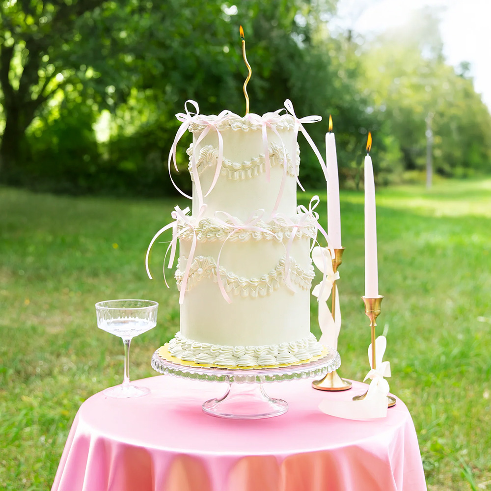 Różowe kokardki do tortu