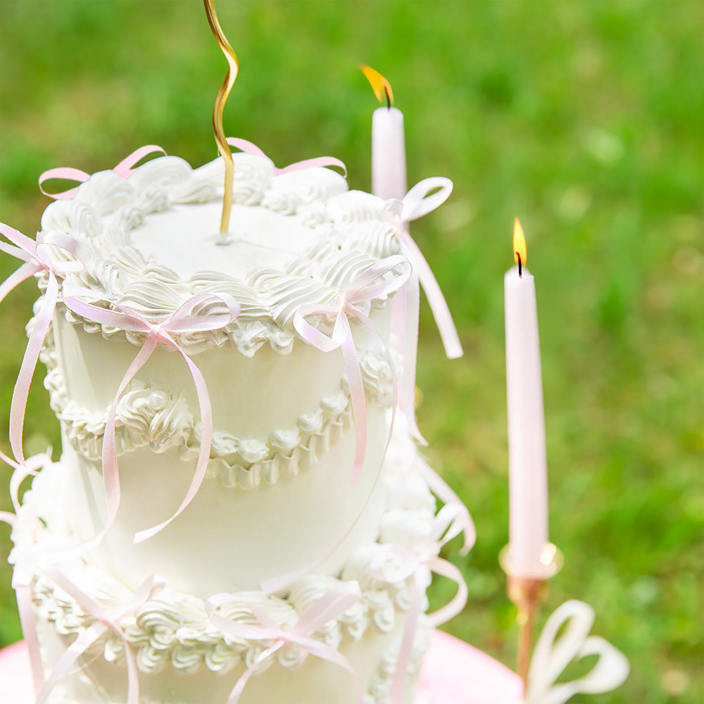 Różowe kokardki do tortu