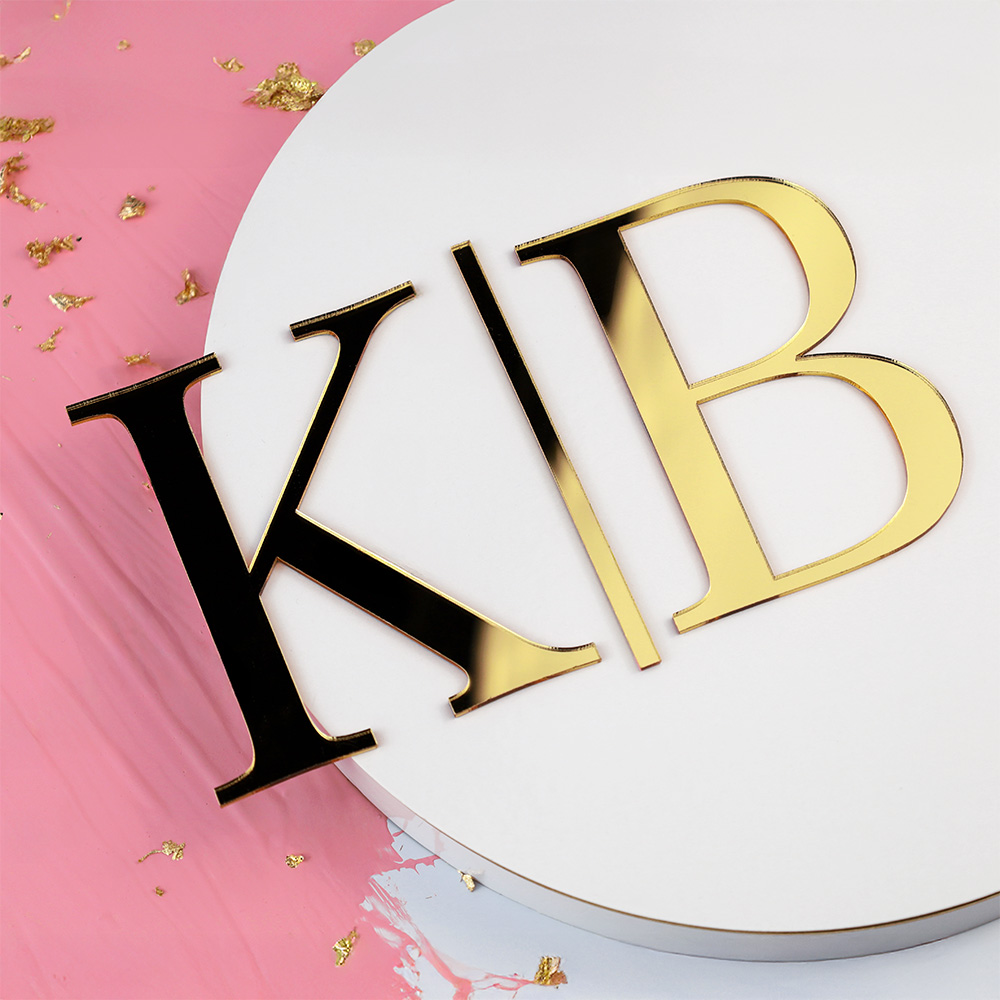 Inicjały na tort ślubny