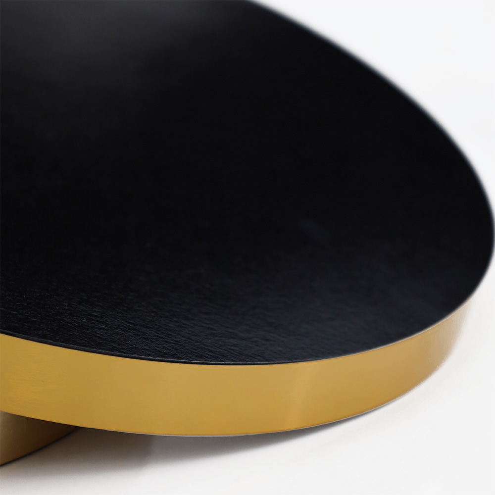 Czarno-złoty podkład pod tort z oklejonym bokiem