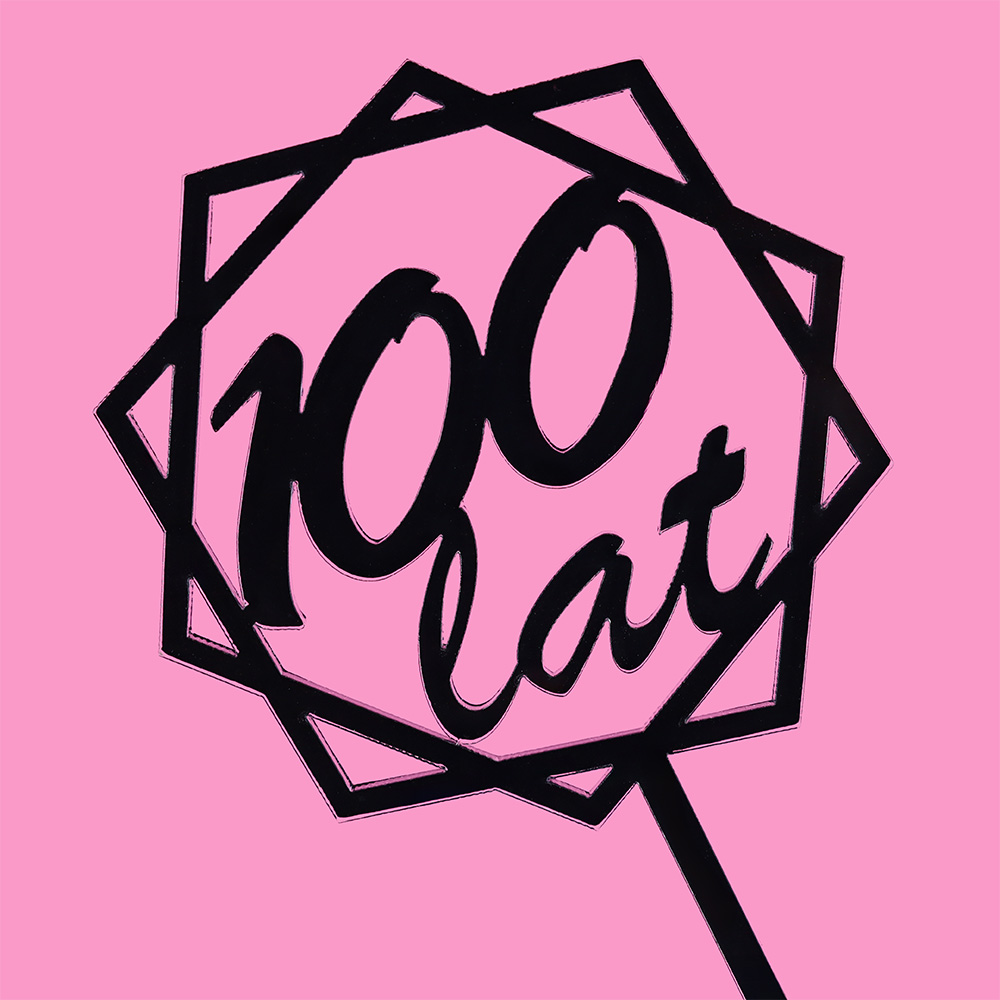 Czarny topper z napisem Sto Lat