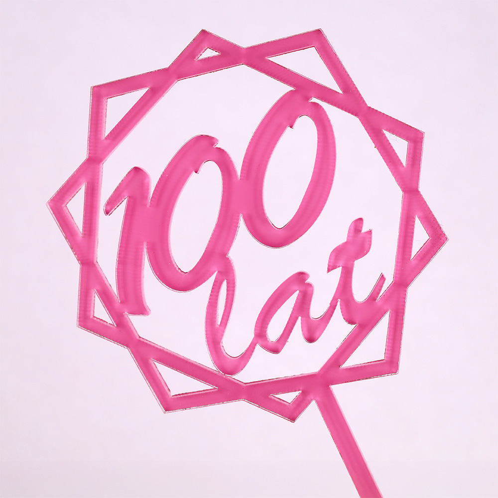 Różowy topper z napisem Sto Lat