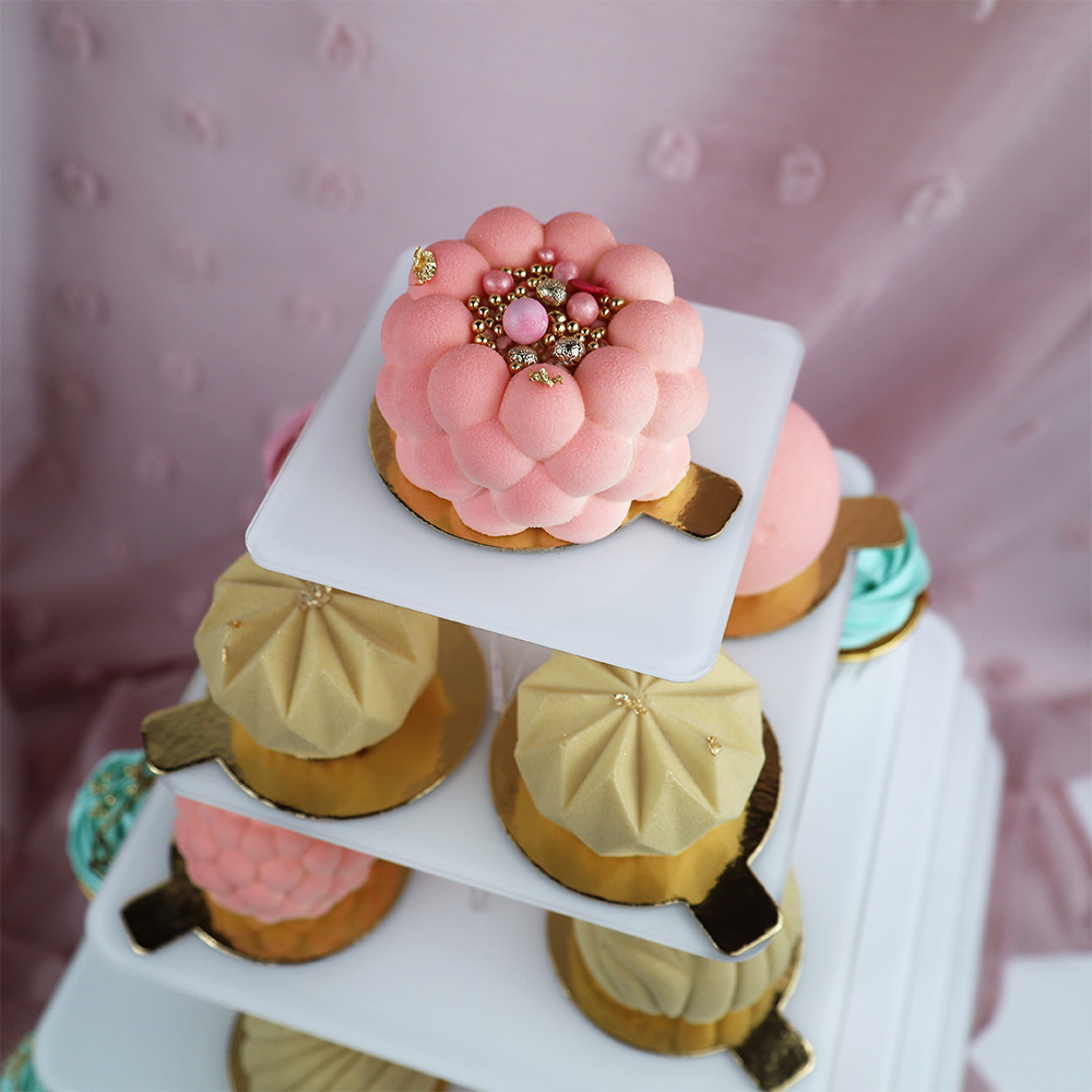 Biała kwadratowa patera na monoporcje 6 pięter