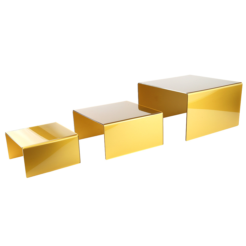 Kwadratowe złote podesty na desery