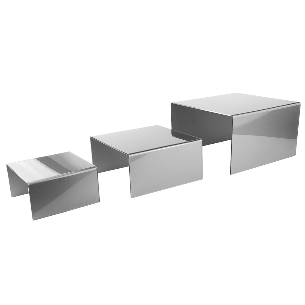 Kwadratowe srebrne podesty na desery